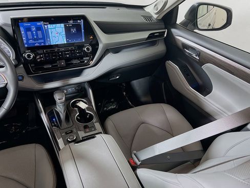 Used 2022 Toyota Highlander Platinum AWD/4WD image 21