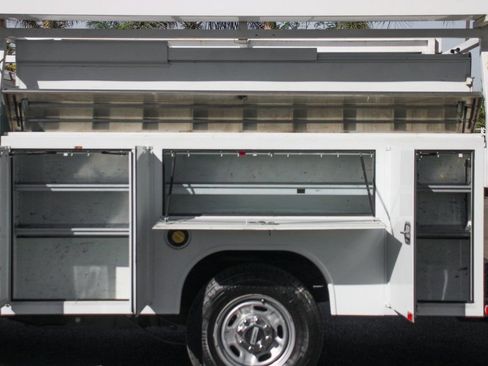 Used 2018 Ford F350 XL w/ Power Equipment Group RWD image 6