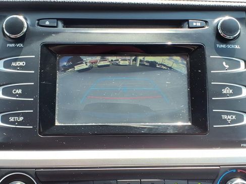 Used 2015 Toyota Highlander LE FWD image 11