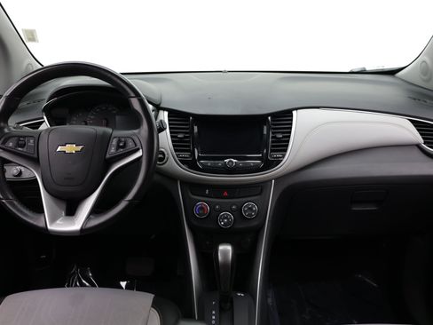 Used 2022 Chevrolet Trax LT w/ LT Convenience Package AWD/4WD image 27