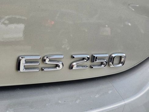 Used 2024 Lexus ES 250 w/ Premium Package image 30