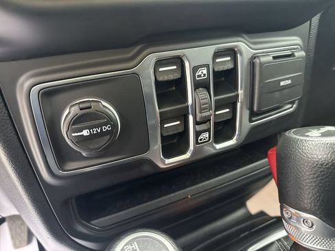Used 2021 Jeep Wrangler Unlimited Sahara AWD/4WD image 16