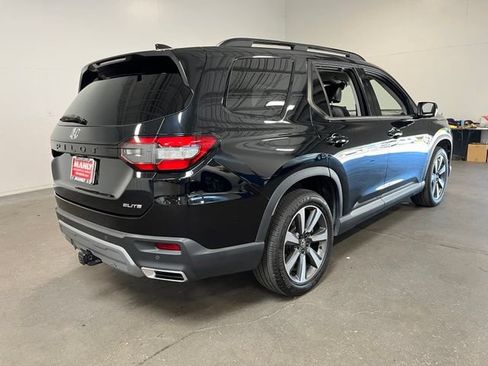 Used 2023 Honda Pilot Elite image 3