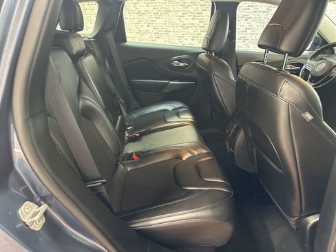 Used 2021 Jeep Cherokee Latitude Plus image 12