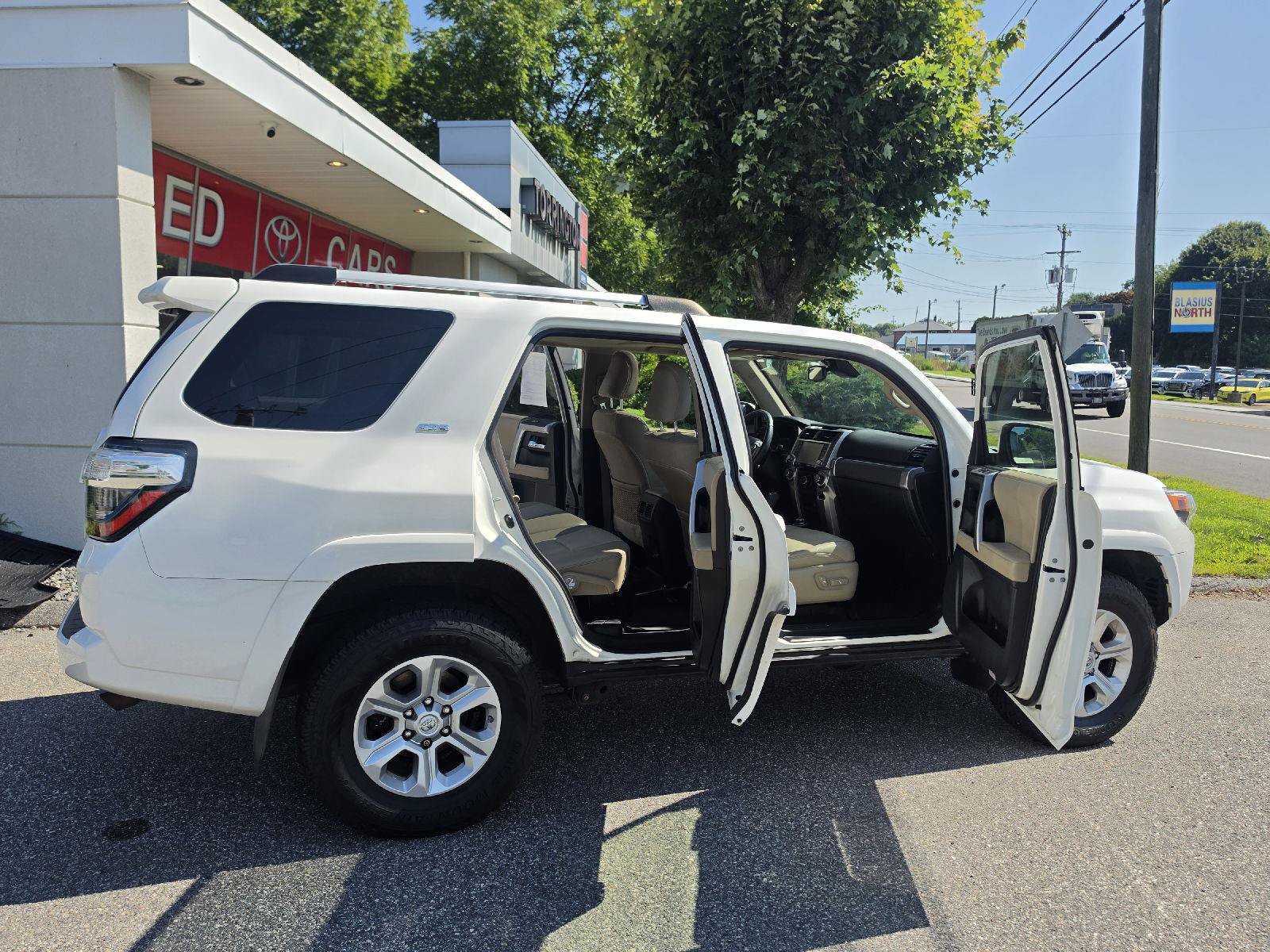 Used 2021 Toyota 4Runner SR5 Premium w/ Moonroof Package AWD/4WD image 9