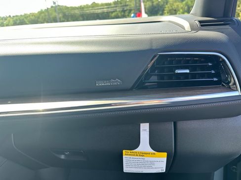 New 2025 Chevrolet Suburban High Country AWD/4WD image 27