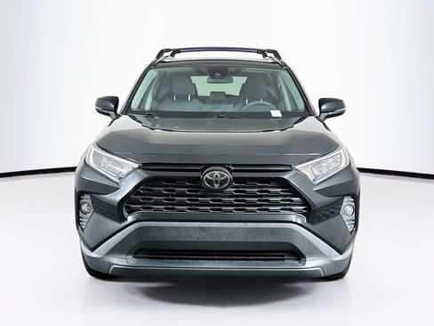 Used 2020 Toyota RAV4 XLE w/ Convenience Package FWD image 2