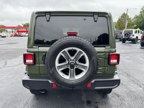 Used 2022 Jeep Wrangler Unlimited Sahara AWD/4WD image 6