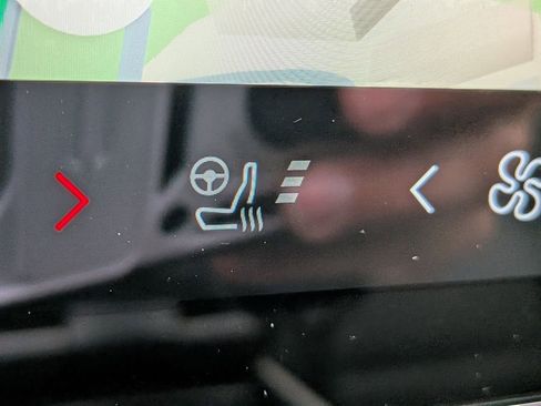 Used 2025 Lincoln Nautilus Premier image 25