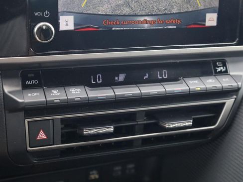 Used 2025 Toyota Camry SE FWD image 15