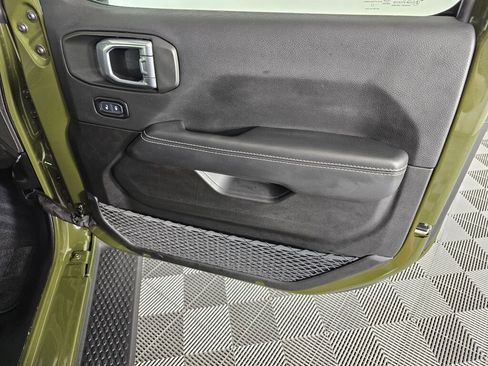 Used 2022 Jeep Wrangler Unlimited Sahara image 38