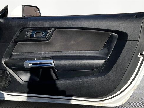 Used 2016 Ford Mustang Coupe image 24