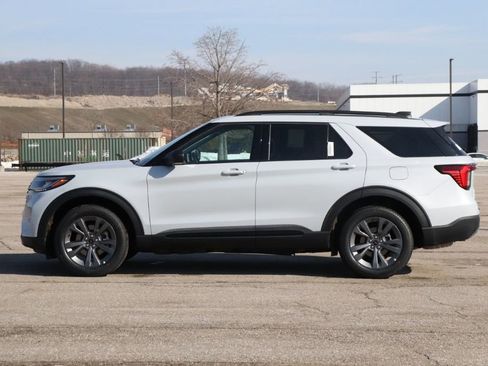 New 2026 Ford Explorer Active image 5