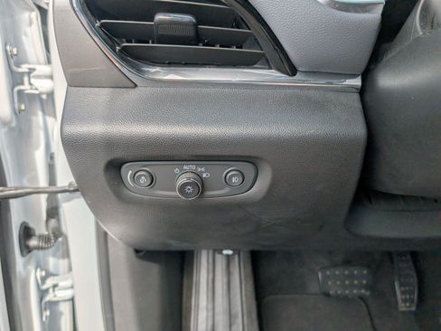 Used 2020 Chevrolet Traverse LT w/ LT Premium Package FWD image 27