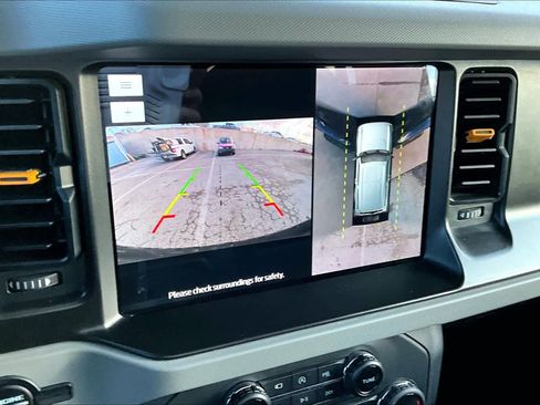 Used 2021 Ford Bronco Badlands image 28