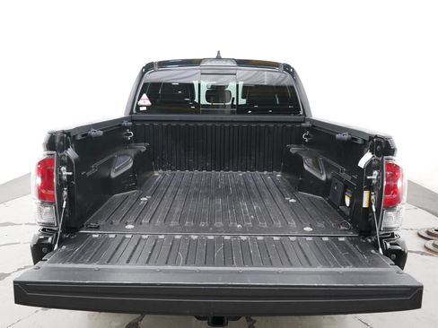Used 2022 Toyota Tacoma Limited AWD/4WD image 16