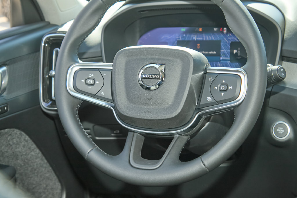 New 2026 Volvo XC40 B5 Core w/ Climate Package AWD/4WD image 26