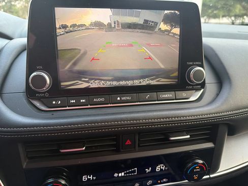 Used 2025 Nissan Rogue SV FWD image 7