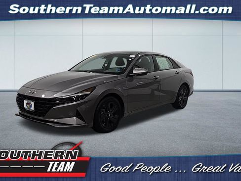 Used 2023 Hyundai Elantra SEL w/ Cargo Package FWD image 1