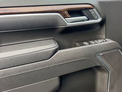 Used 2025 GMC Sierra 1500 Elevation image 12