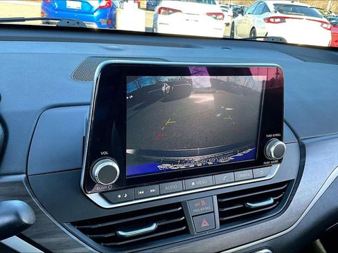 Used 2024 Nissan Altima 2.5 SV image 13