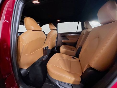 Used 2020 Toyota Highlander Platinum image 22