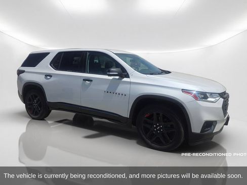 Used 2020 Chevrolet Traverse Premier w/ Redline Edition FWD image 3