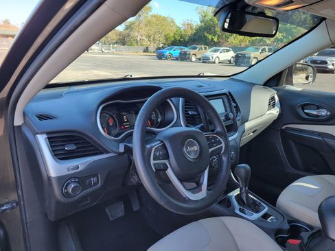 Used 2016 Jeep Cherokee Sport image 25