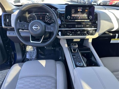 New 2025 Nissan Pathfinder SV w/ SV Premium Package image 18