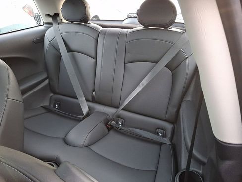 Used 2021 MINI Cooper 2-Door Hardtop w/ Storage Package image 9