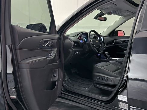 Used 2021 Chevrolet Traverse Premier image 16