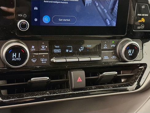 Used 2023 Toyota Highlander LE image 24