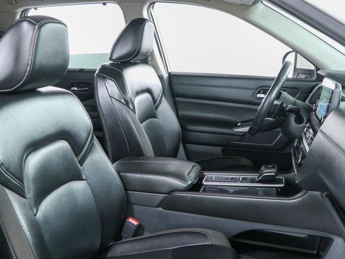 Used 2024 Nissan Pathfinder SL FWD image 27