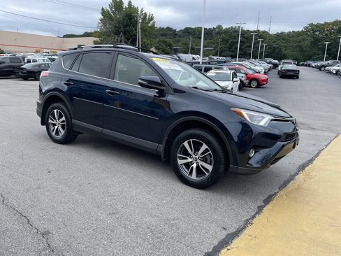 Used 2018 Toyota RAV4 XLE AWD/4WD image 6