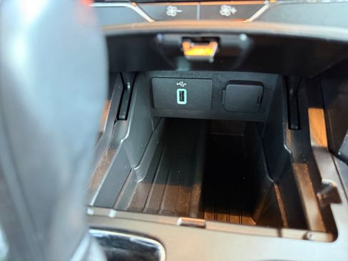 Used 2018 Ford Explorer XLT FWD image 22