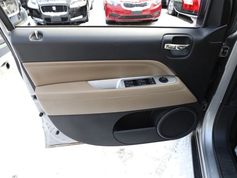 Used 2015 Jeep Compass High Altitude image 16