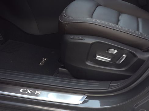 New 2025 MAZDA CX-5 Signature image 11