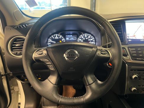 Used 2017 Nissan Pathfinder SL w/ SL Premium Package image 11