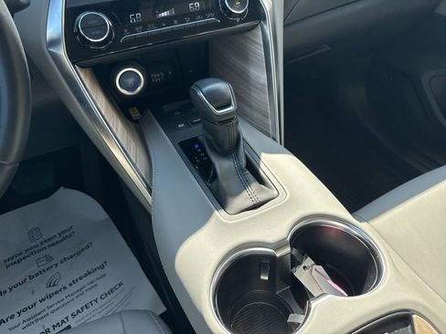 Certified 2022 Toyota Venza XLE AWD/4WD image 26