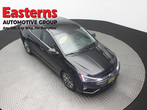 Used 2020 Hyundai Elantra Limited w/ Winter Weather Package FWD image 3