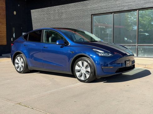 Used 2022 Tesla Model Y Long Range AWD/4WD image 10