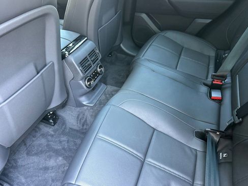 New 2026 Land Rover Range Rover Velar Dynamic SE image 21