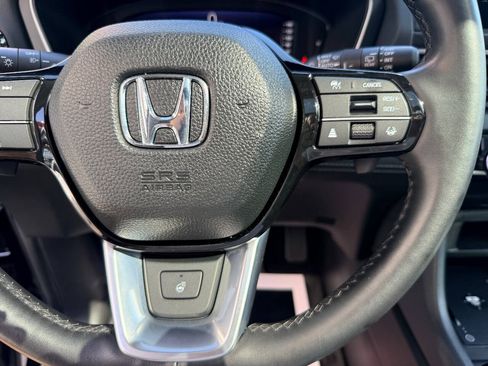 Used 2023 Honda Pilot Elite image 25