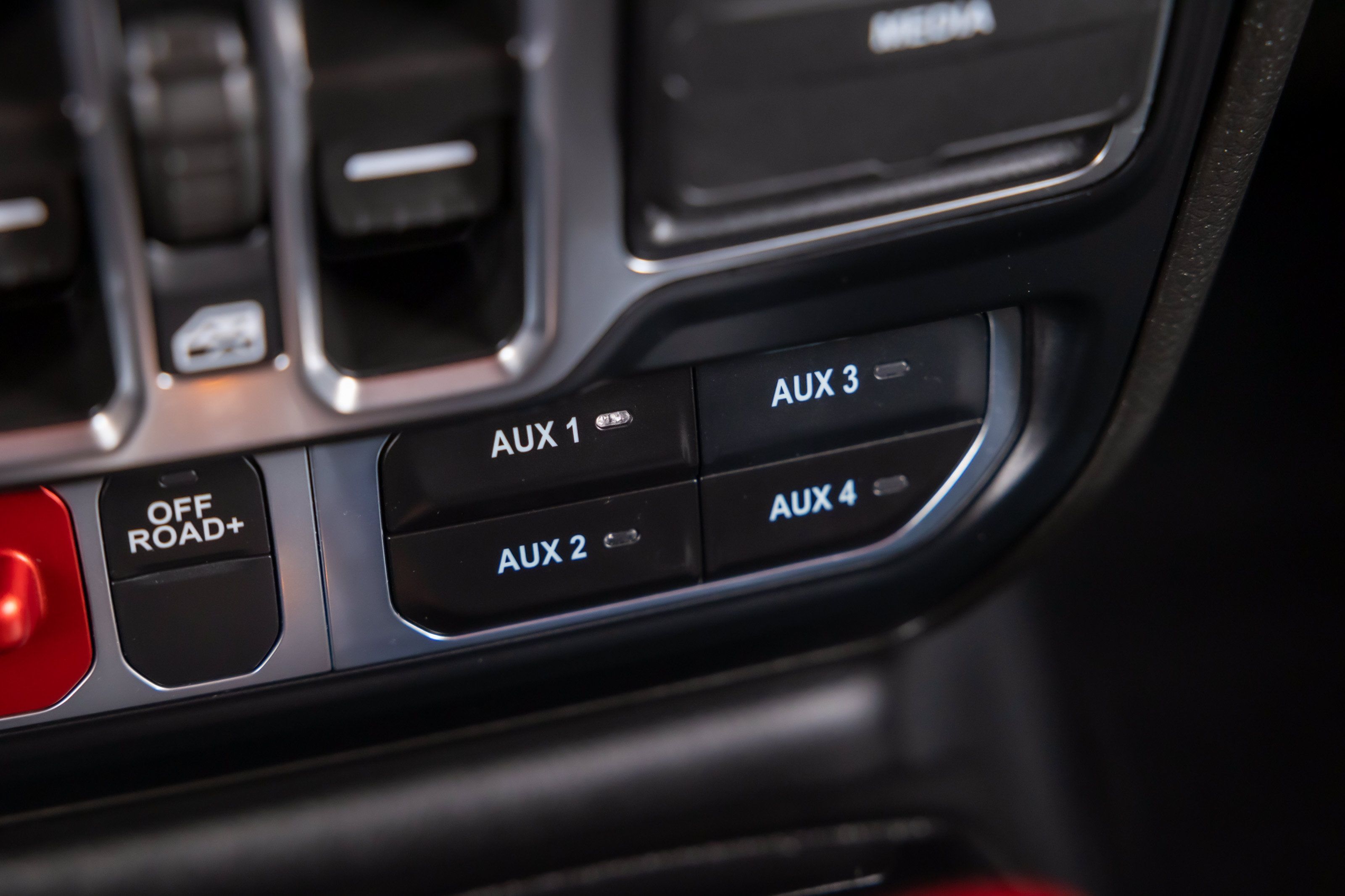 Used 2024 Jeep Gladiator Mojave AWD/4WD image 40