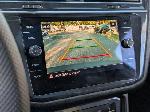 Used 2022 Volkswagen Tiguan SE R-Line image 25