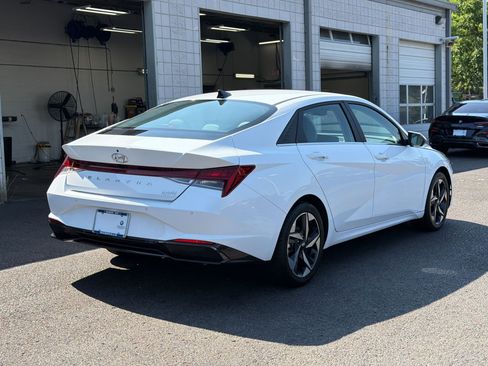 Used 2023 Hyundai Elantra Limited w/ Cargo Package FWD image 9
