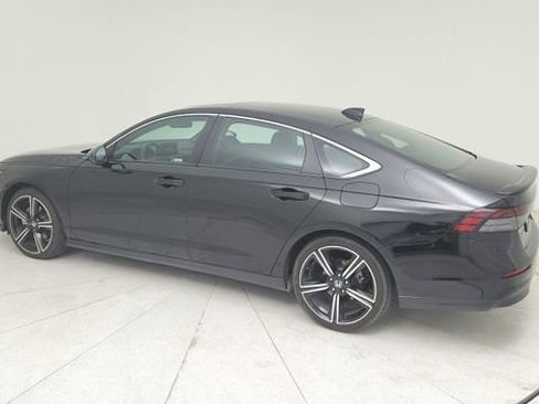 Used 2024 Honda Accord Sport image 3