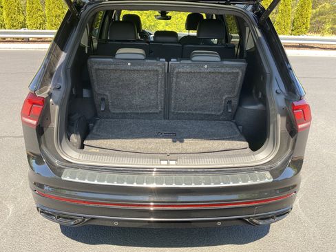 Used 2023 Volkswagen Tiguan SE R-Line image 48