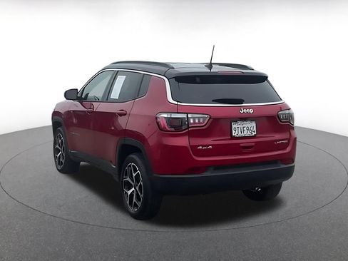 Used 2025 Jeep Compass Limited image 11