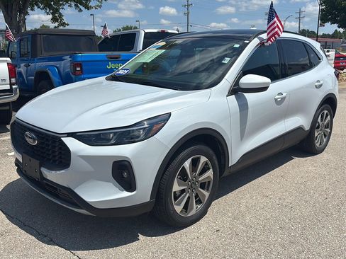 Used 2025 Ford Escape Platinum AWD/4WD image 3